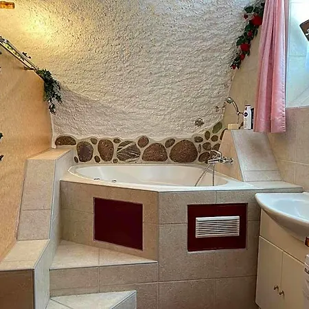 Casa Job - - Sauna, Whirlpool - Inn *